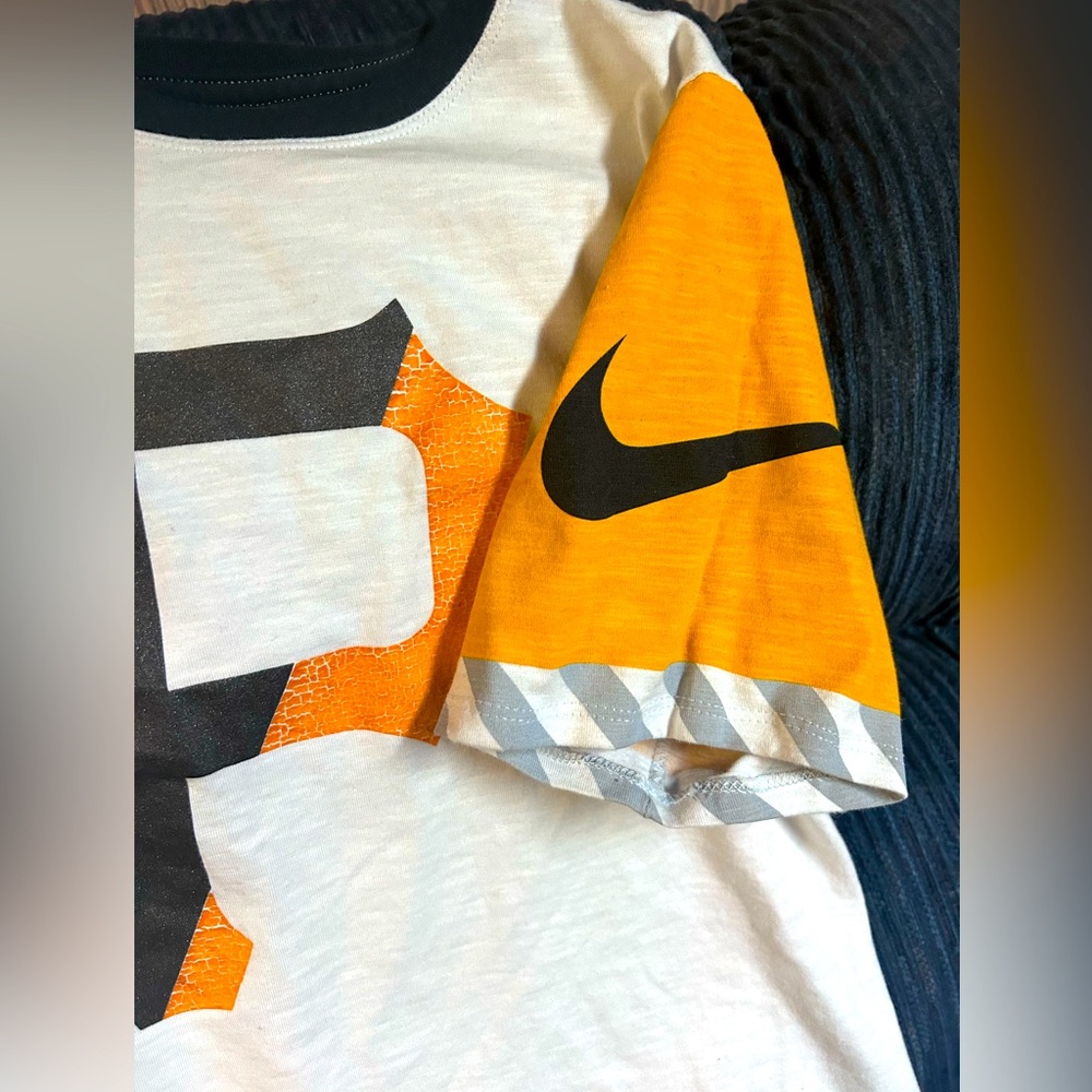 Pittsburgh Pirates Nike Women’s Tee - Picture 2 of 4
